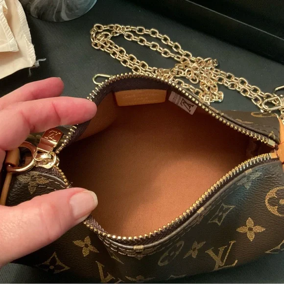 Louis Vuitton Brown Monogram Crossbody Bag with Gold Hardware - Picture 2 of 3